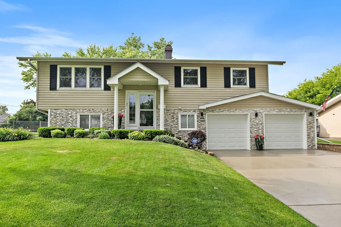 Photo of 430 Amherst Lane