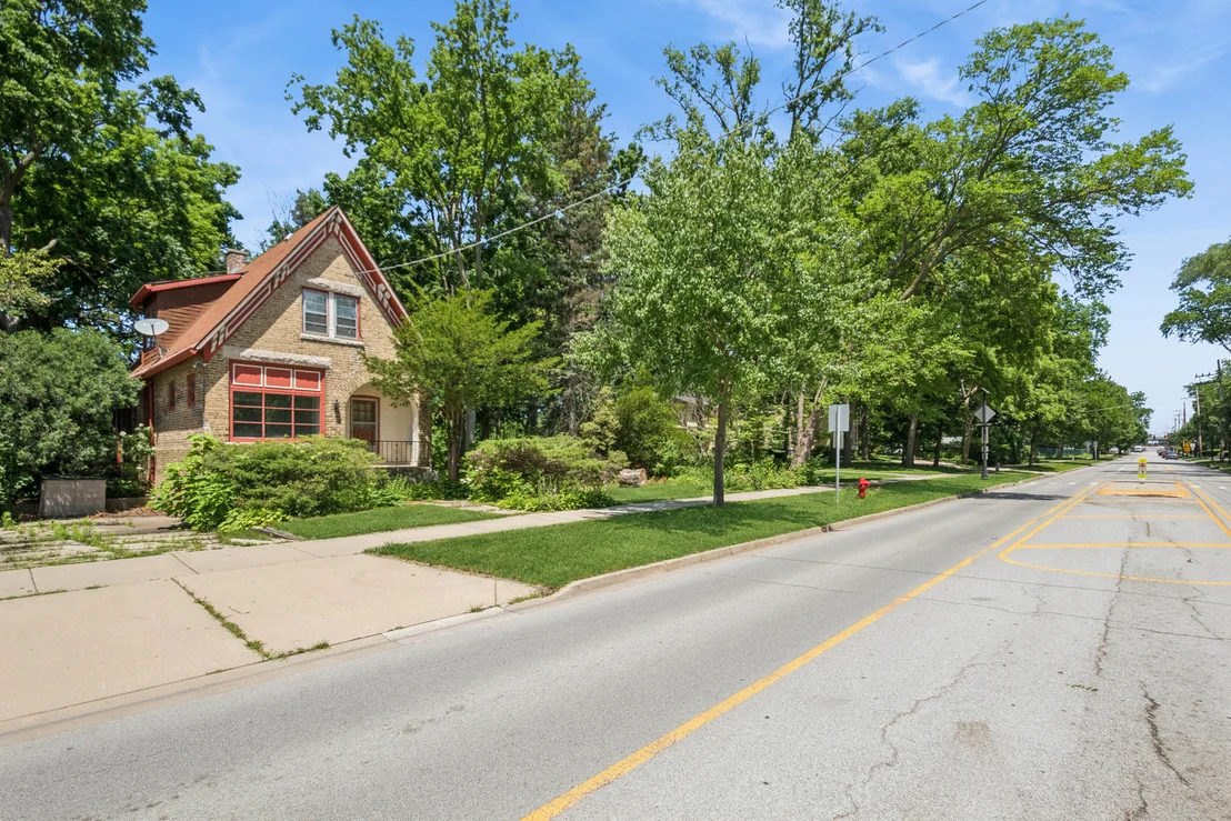 Photo of 1060 Deerfield Road