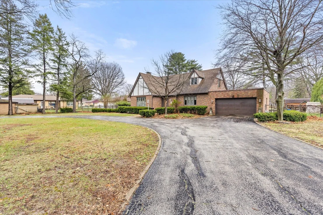 Photo of 1015 N Lowden Road
