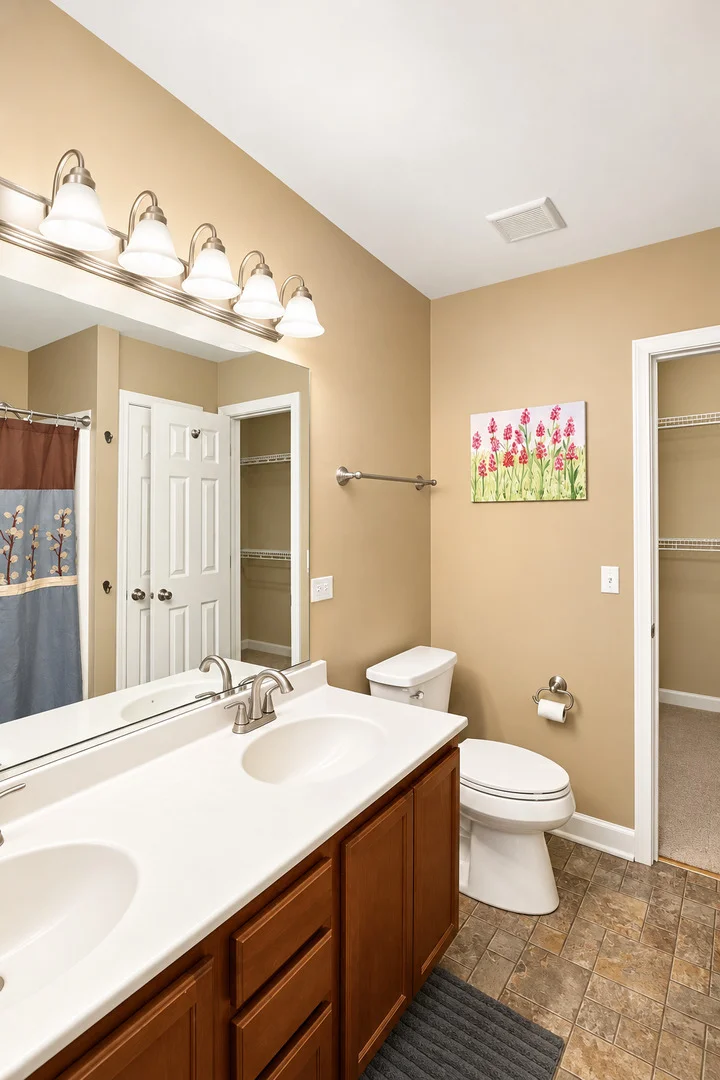 Photo of 142 Lakeshore Drive