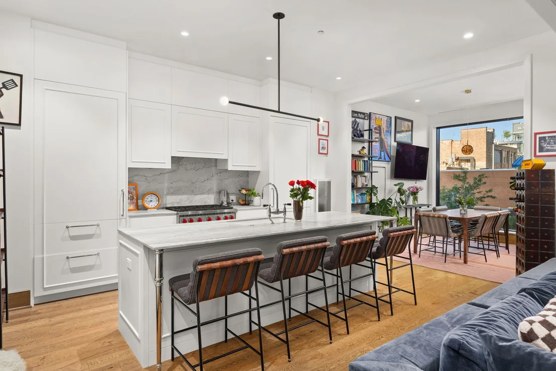 Photo of Unit 405 at 21 N May Street