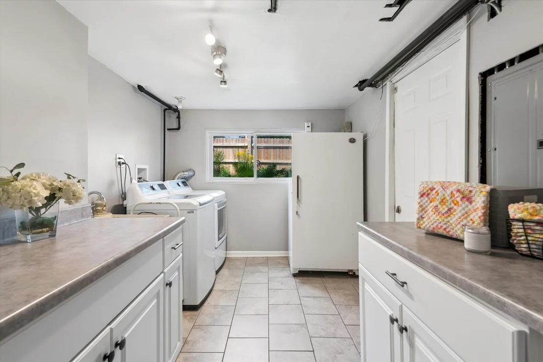 Photo of 1041 Longmeadow Drive