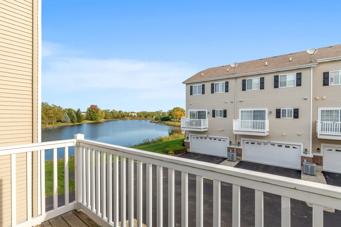 Photo of 142 Lakeshore Drive
