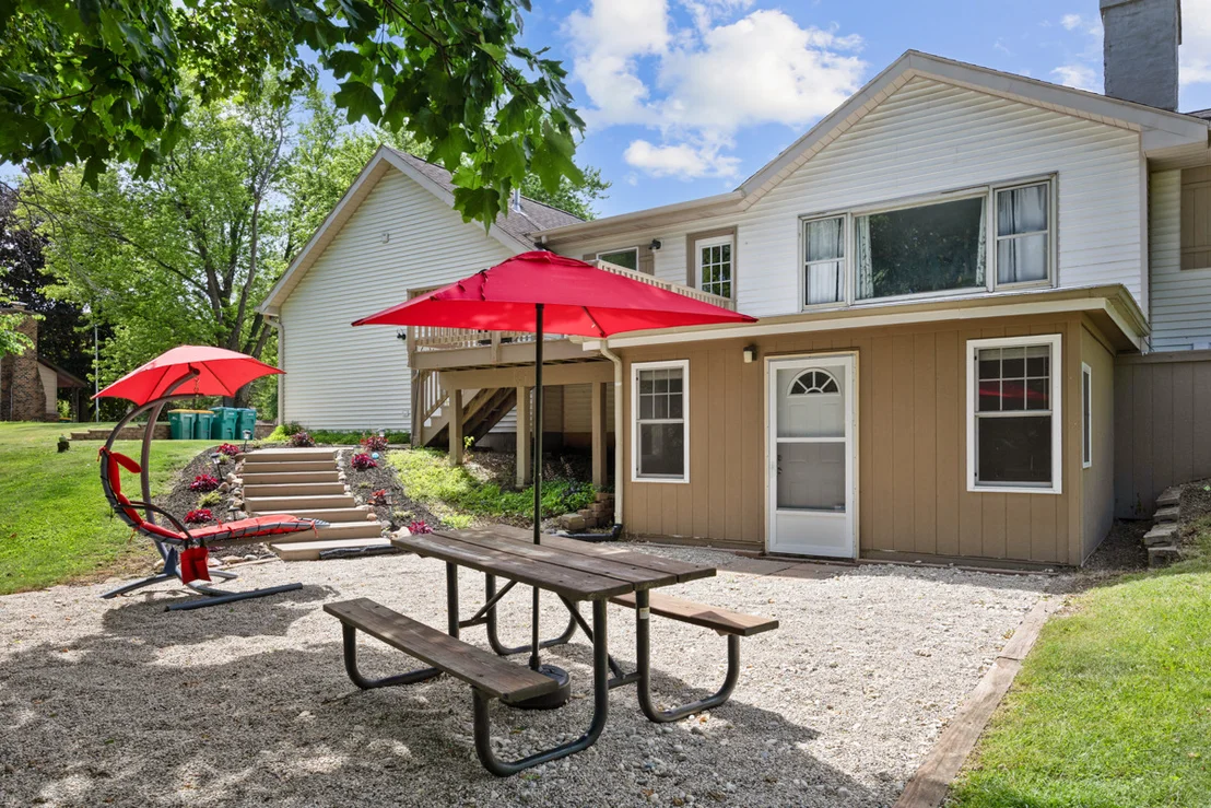Photo of 703 Crestview Drive