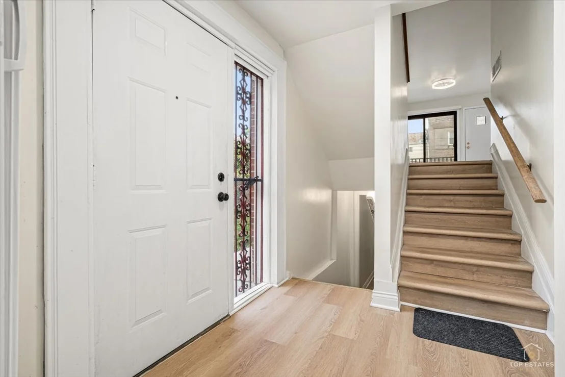 Photo of 611 W 25th Place