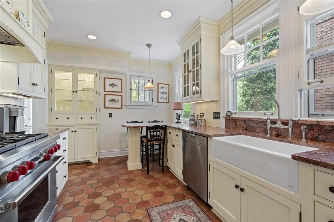 Photo of 2311 Park Place