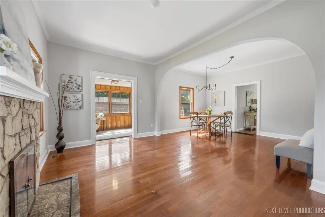 Photo of 32W183 Glos Street