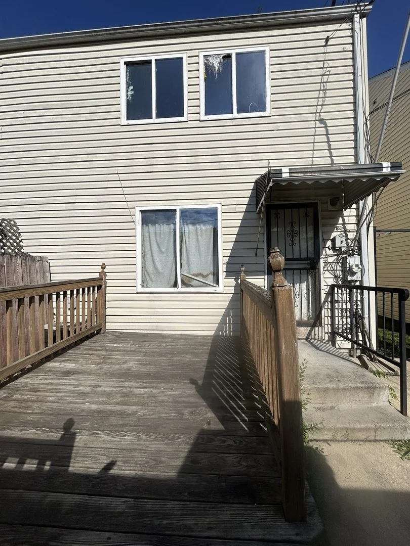Photo of 218 N Hamlin Boulevard