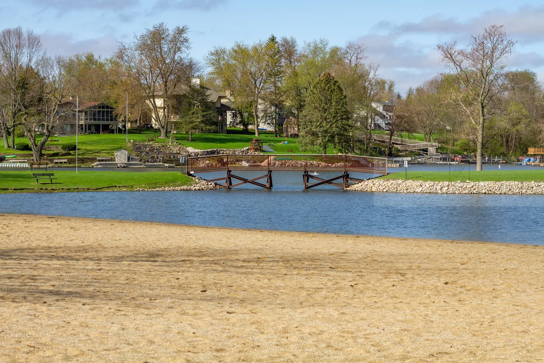 Photo of 876 HOLIDAY Drive
