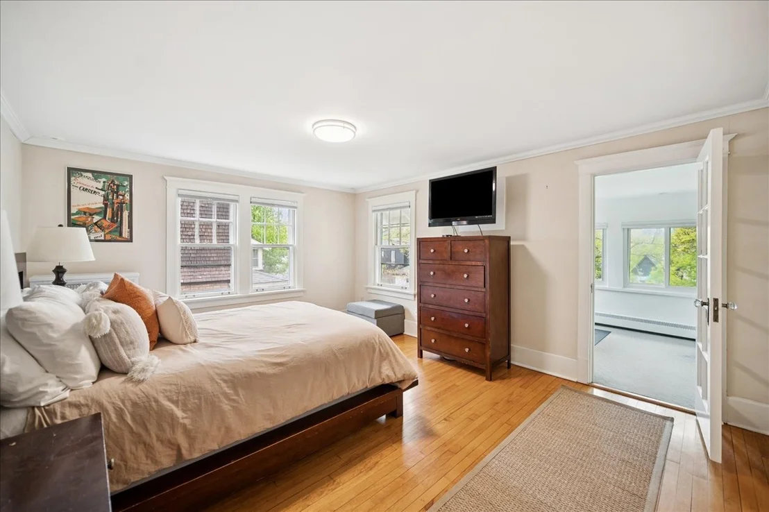 Photo of 972 Elm Street
