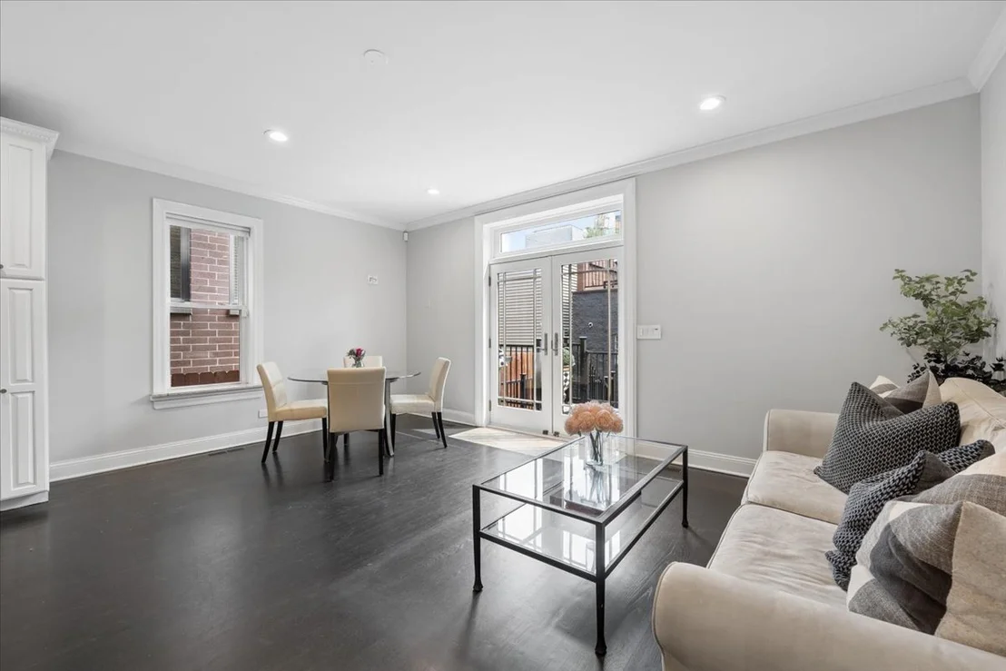 Photo of 1915 W Wolfram Street