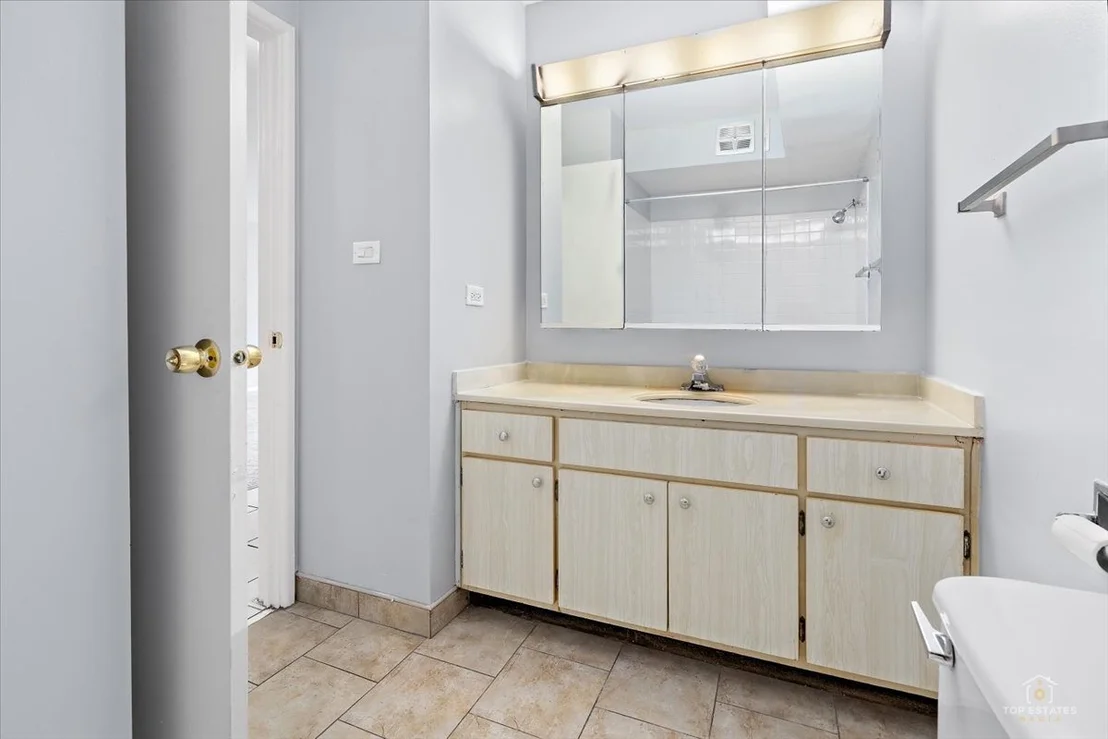 Photo of Unit 306 at 1500 Robin Circle