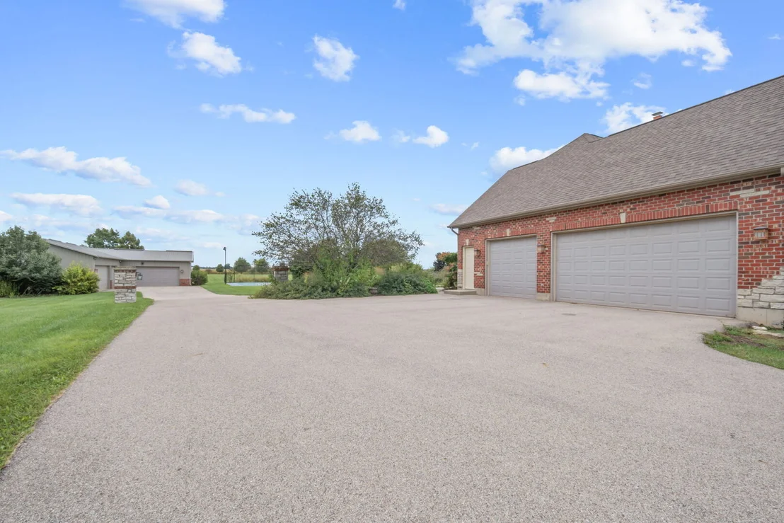 Photo of 11N720 Muirhead Road