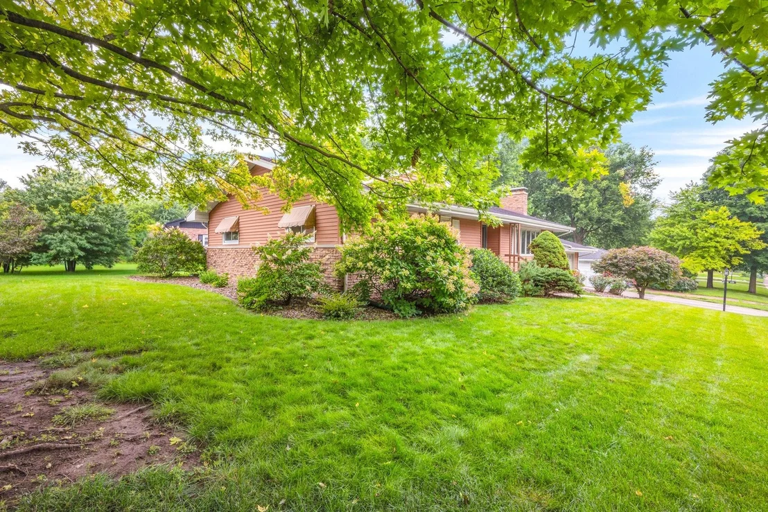 Photo of 221 Hillside Lane