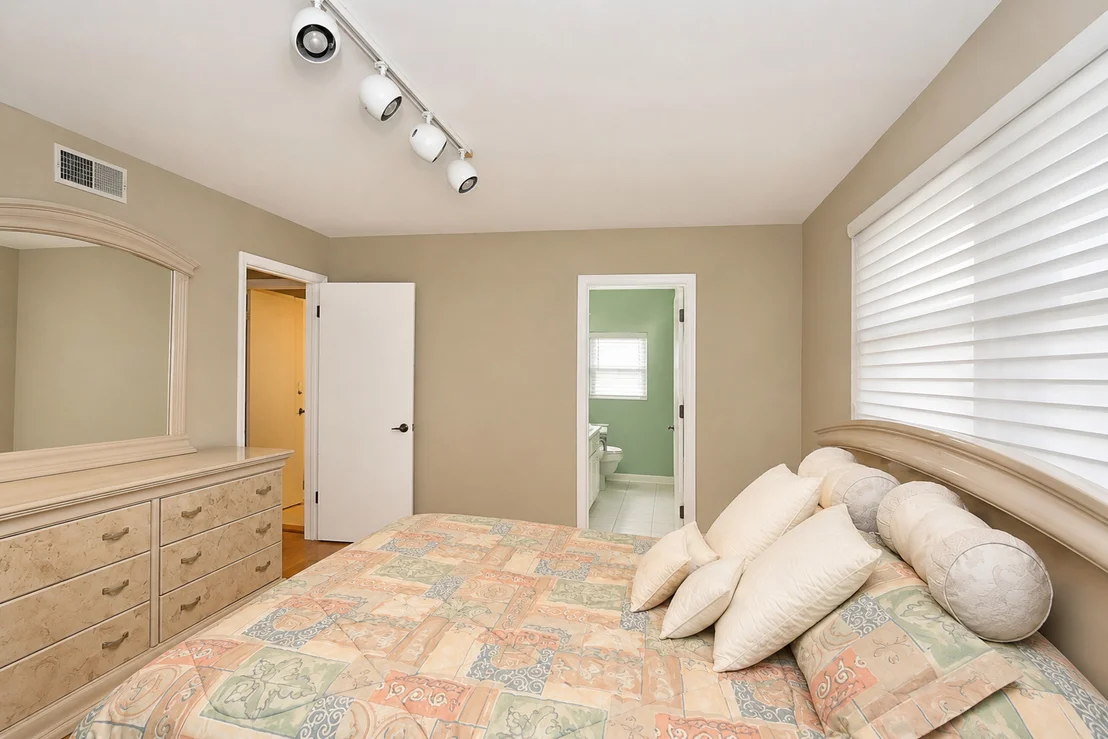 Photo of 917 W Army Trail Boulevard