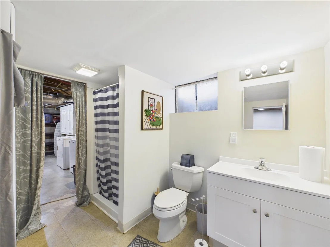 Photo of 220 FAIRVIEW Boulevard