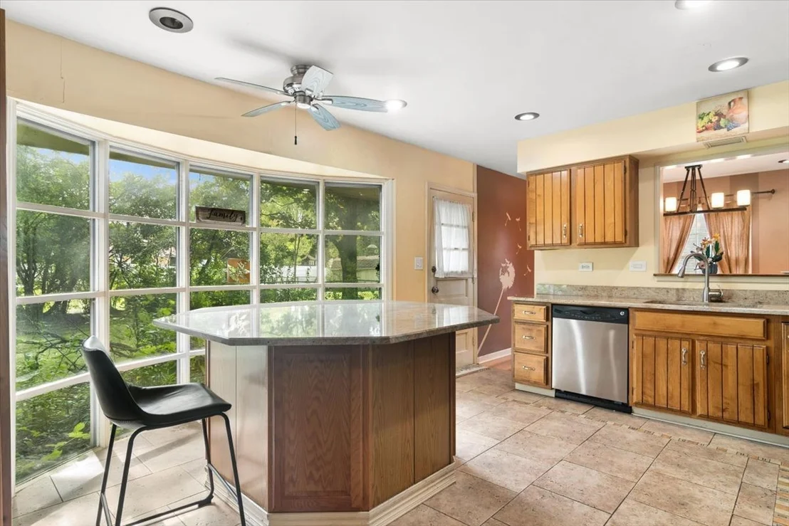 Photo of 211 W Pickwick Road
