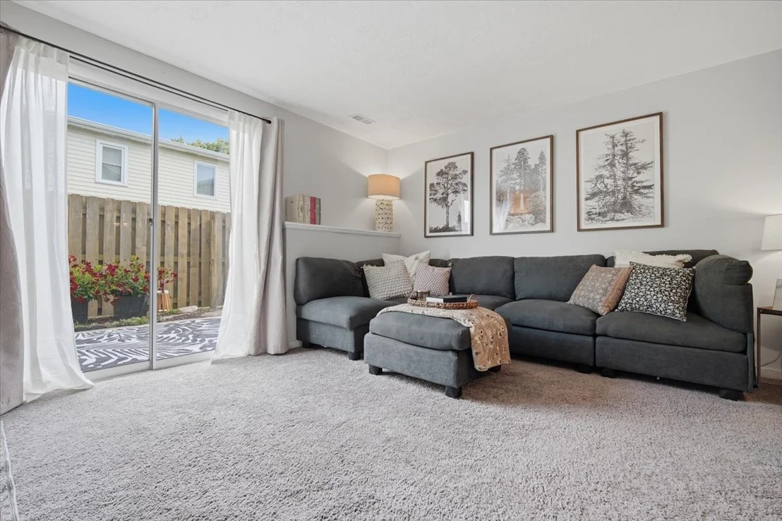 Photo of Unit B at 1546 Hunt Drive