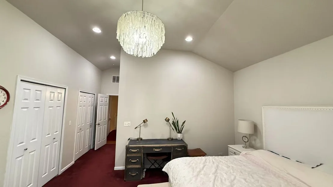 Photo of 422 W 42nd Place