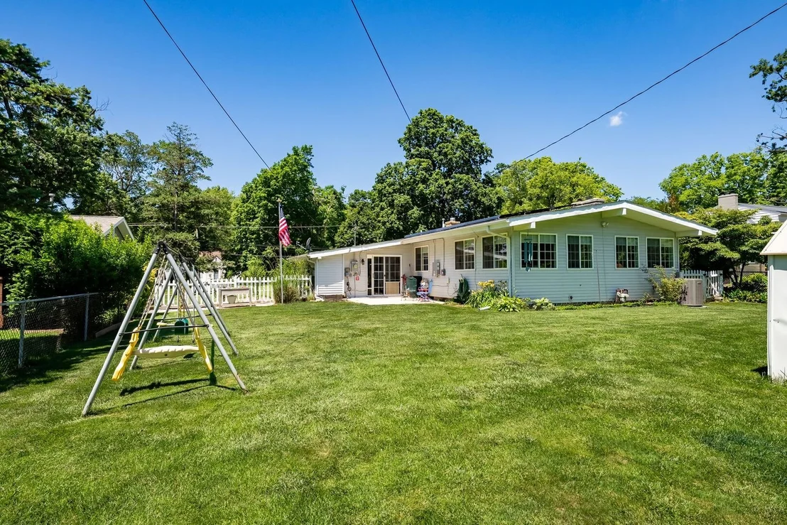 Photo of 904 N School Street
