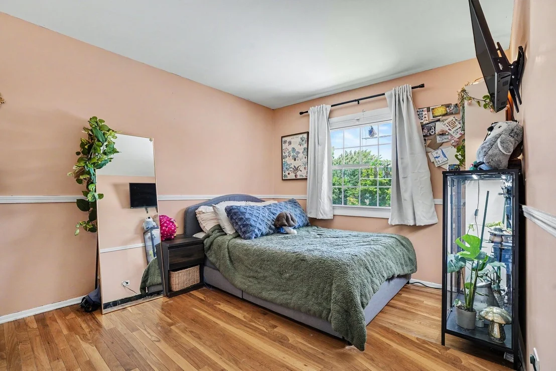 Photo of 1355 Devonshire Lane