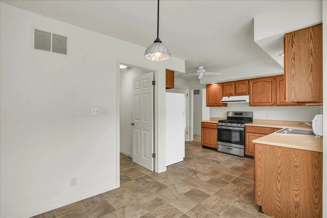Photo of Unit B at 1501 Broadmoor Drive