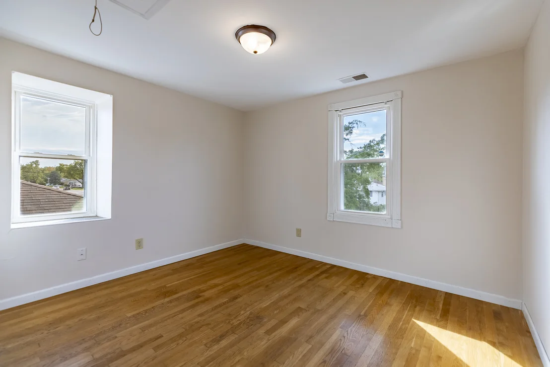 Photo of 18437 Chicago Avenue