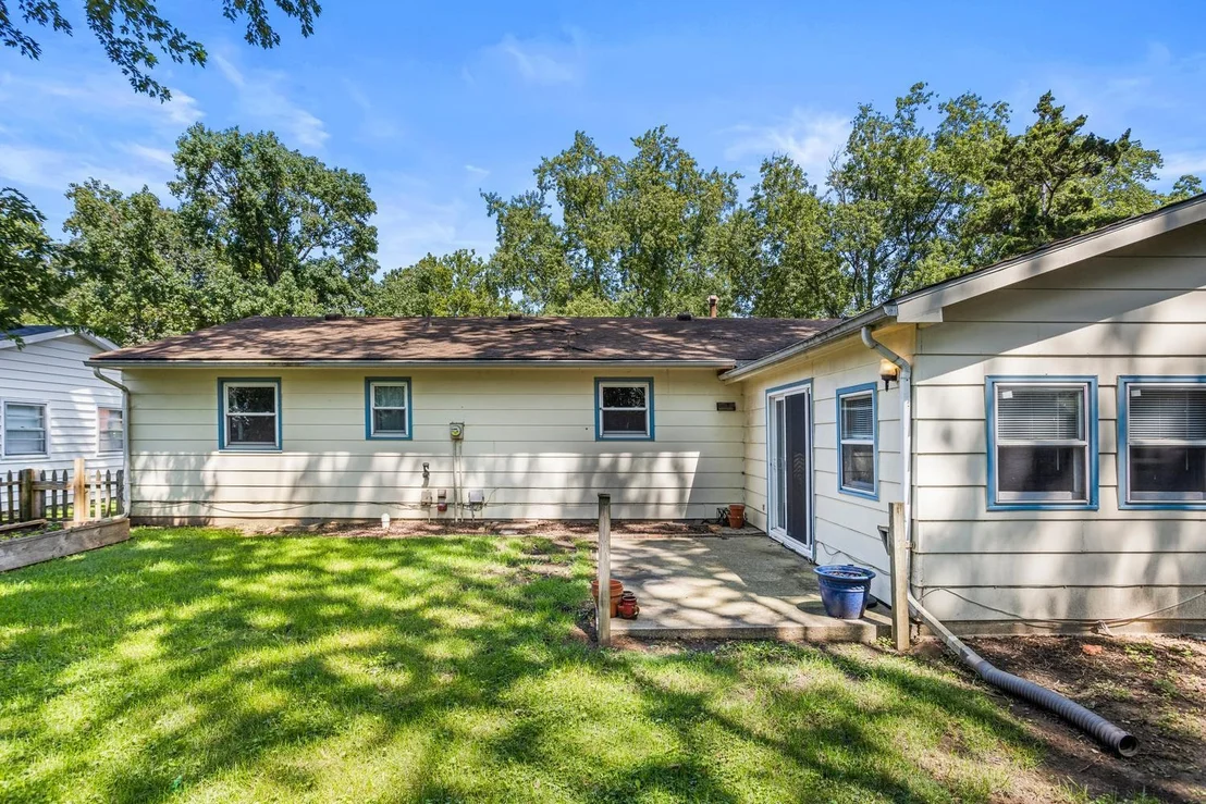 Photo of 2305 GLENOAK Drive