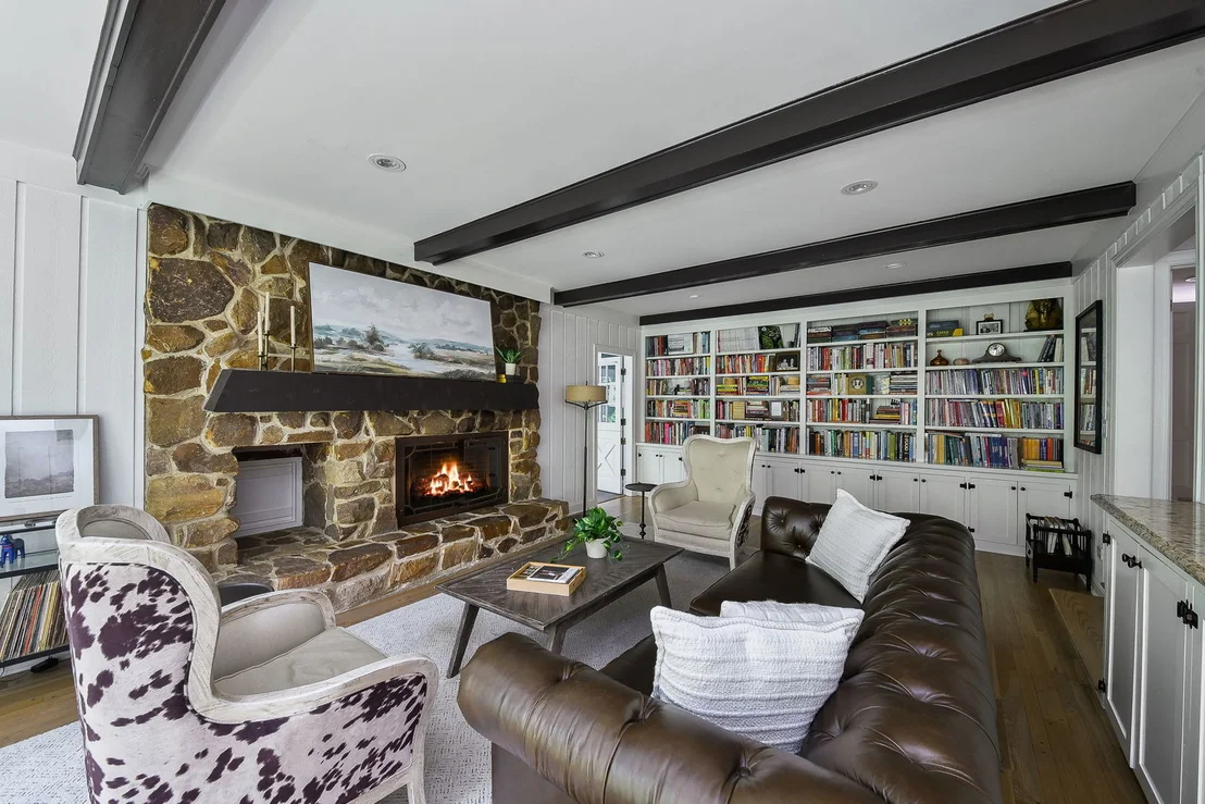 Photo of 707 Gary Court