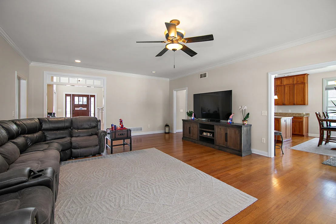 Photo of 549 Beach Avenue