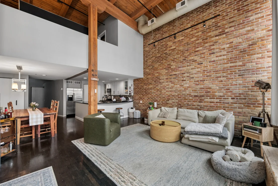 Photo of Unit 430 at 1000 W WASHINGTON Boulevard