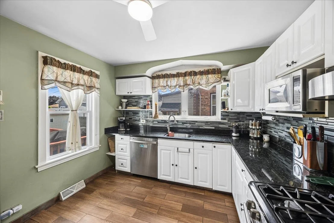 Photo of 3833 Maple Avenue