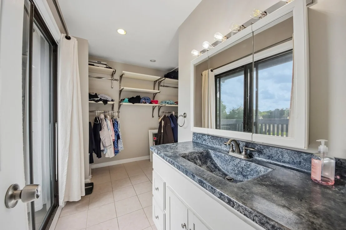 Photo of 736 Glen Way
