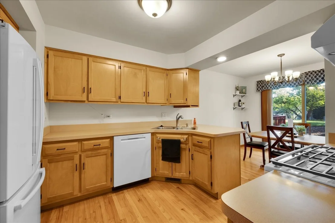Photo of 446 S Wenbriar Square