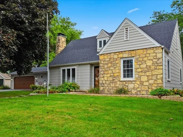 Photo of 902 W Washington Street