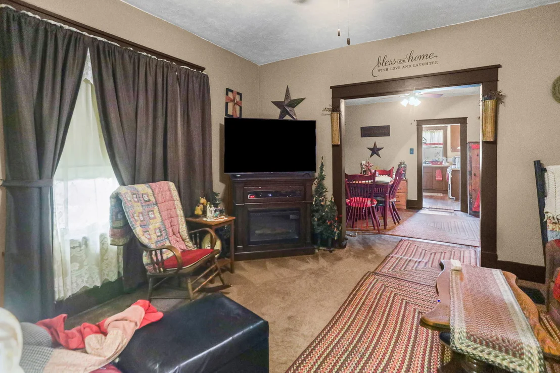 Photo of 1005 W 7th Street
