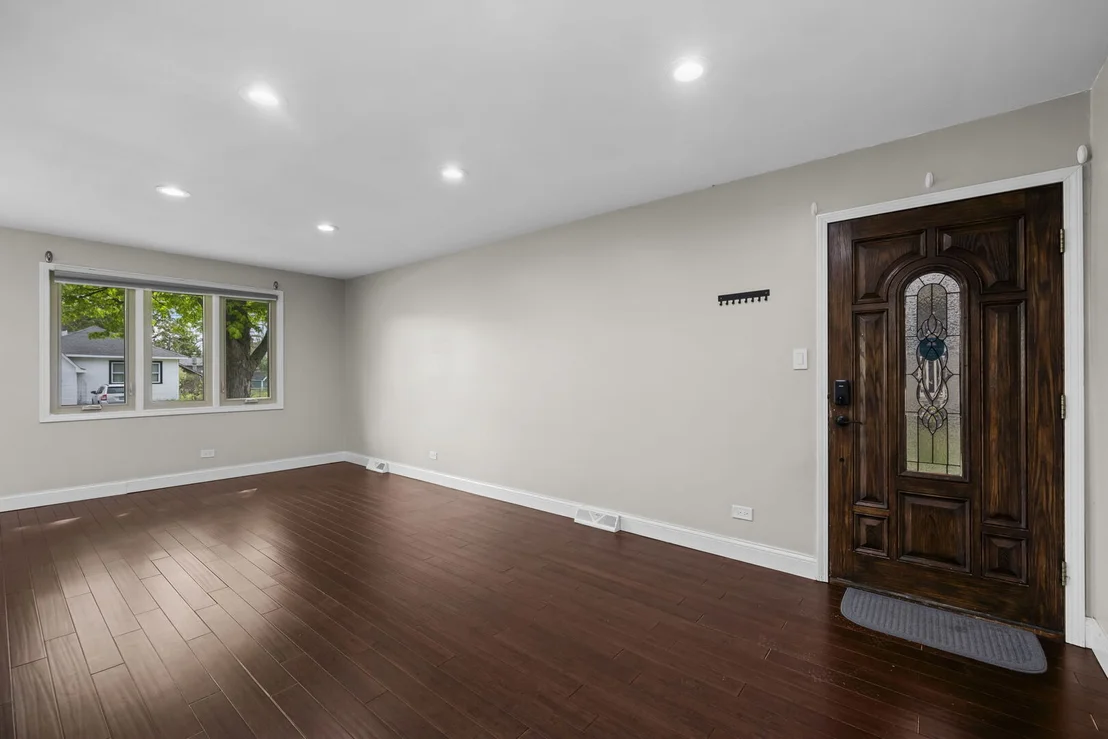 Photo of 15040 Kenton Avenue