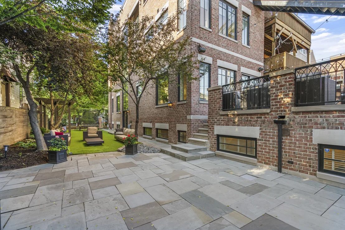 Photo of 1331 W Wolfram Street