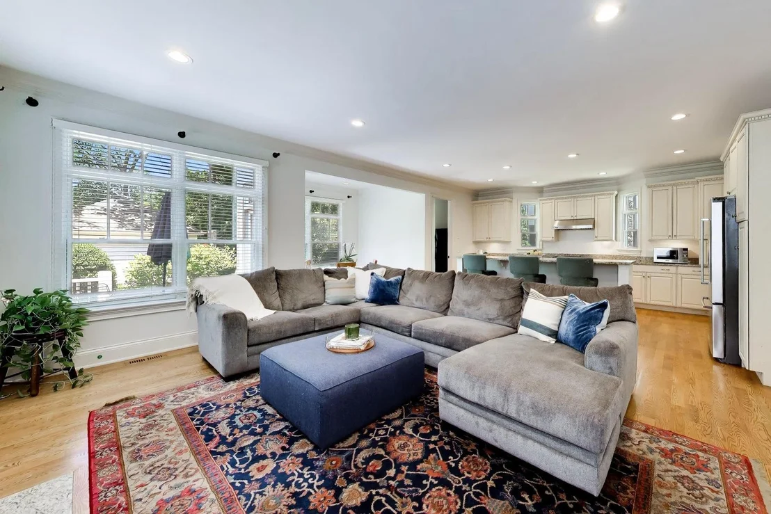 Photo of 345 Madison Avenue