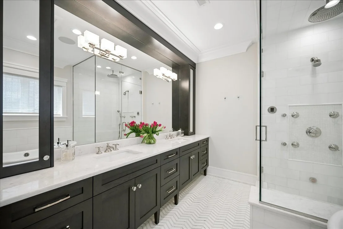 Photo of 1121 Forest Avenue