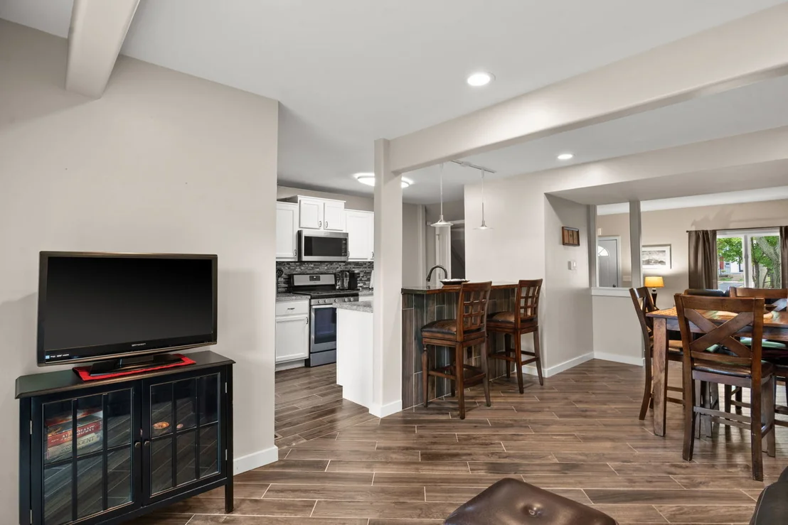 Photo of 13 Dumbarton Oaks Place
