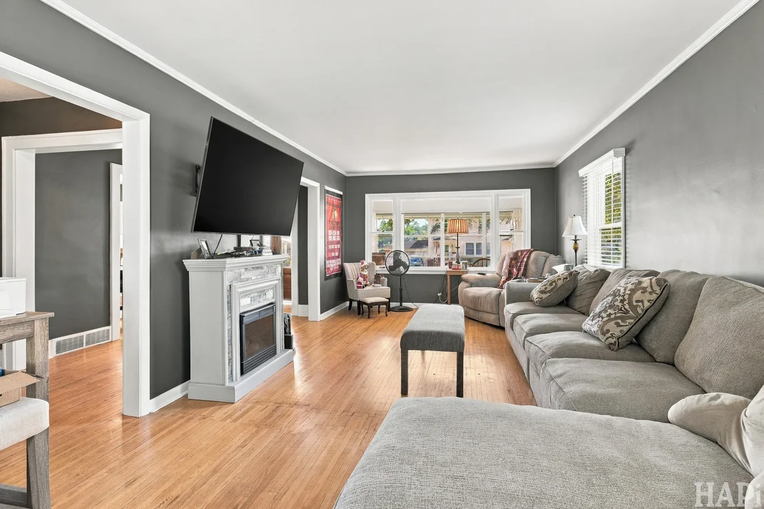 Photo of 1617 N Riverside Drive