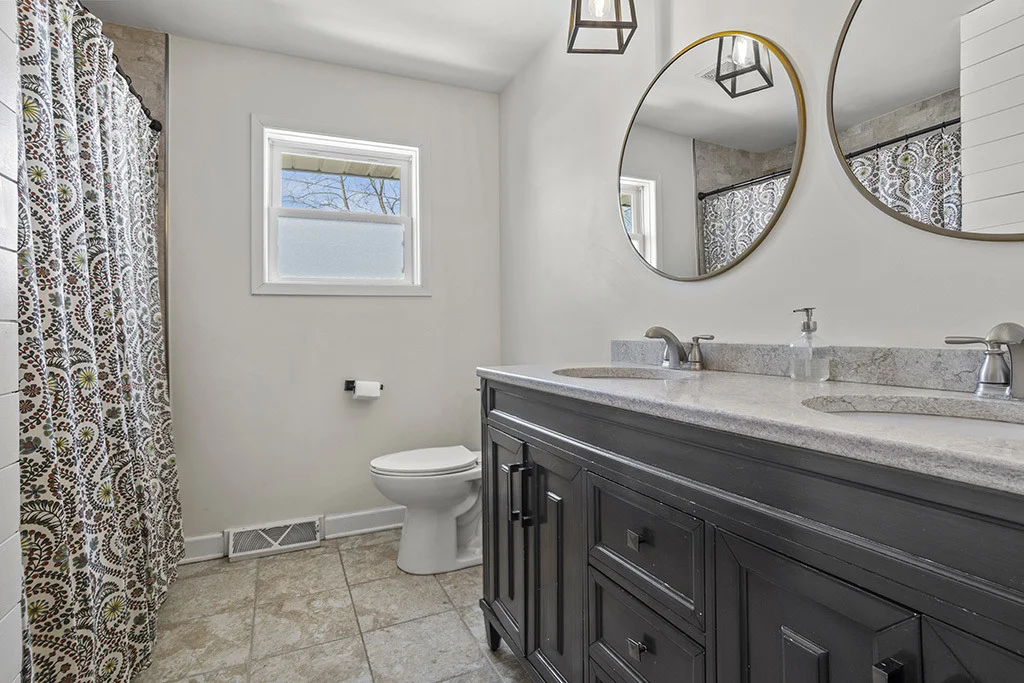 Photo of 1222 Hillview Drive