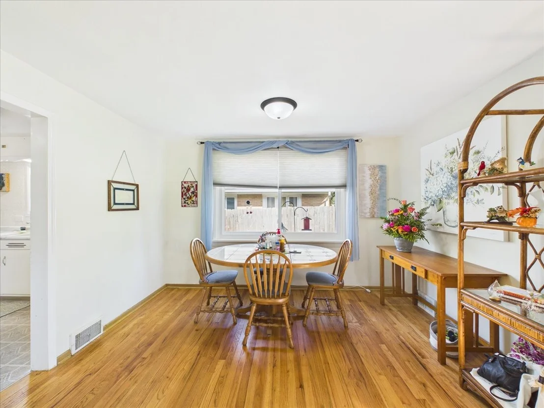Photo of 220 FAIRVIEW Boulevard