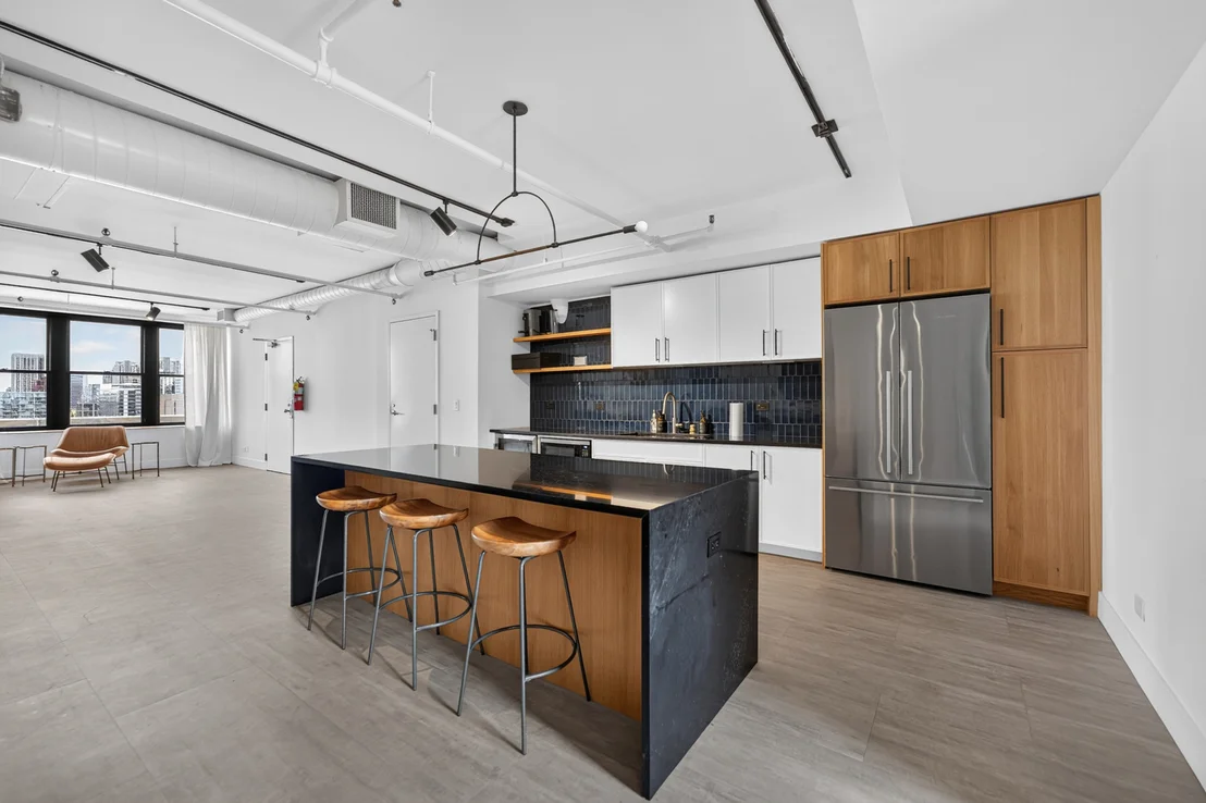 Photo of Unit 712 at 728 W Jackson Boulevard