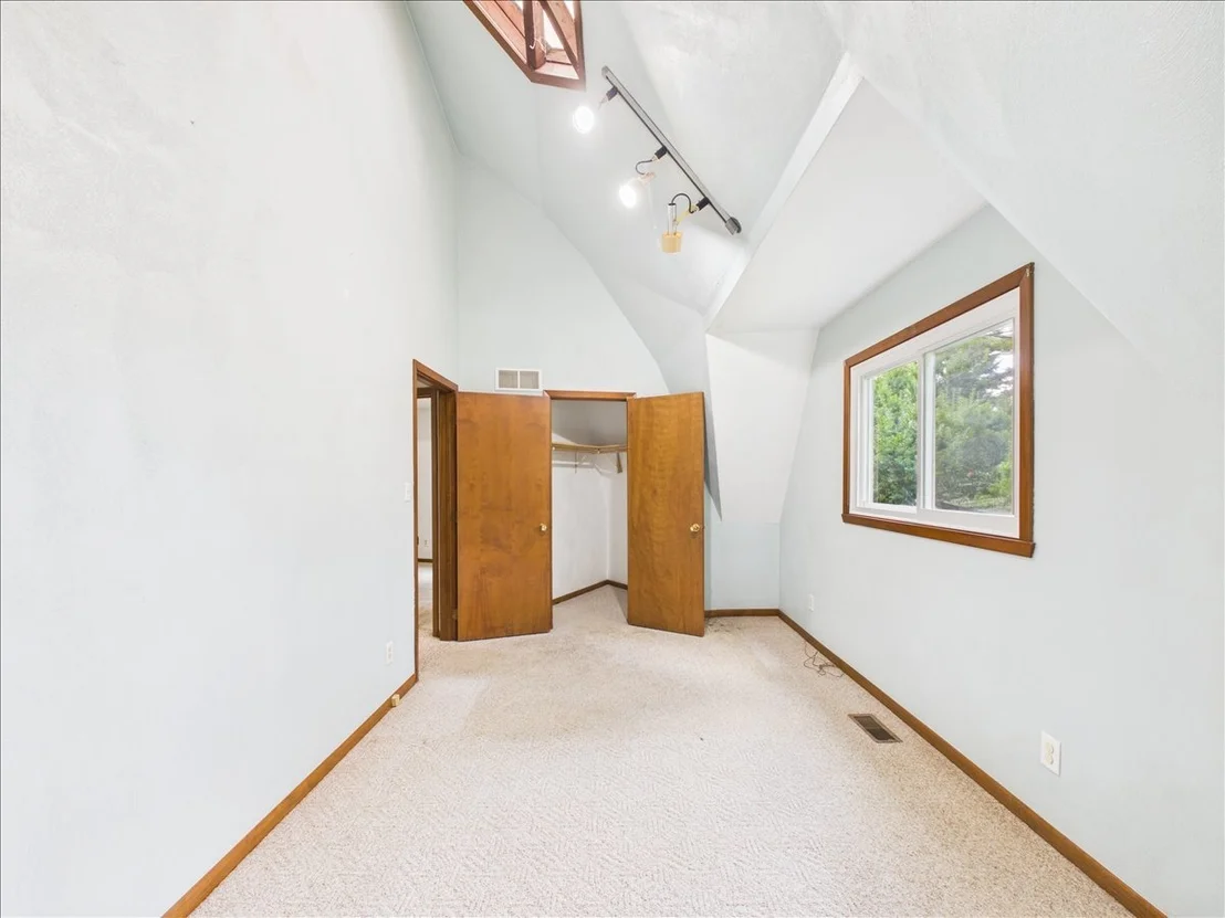 Photo of 1636 Larchmont Road