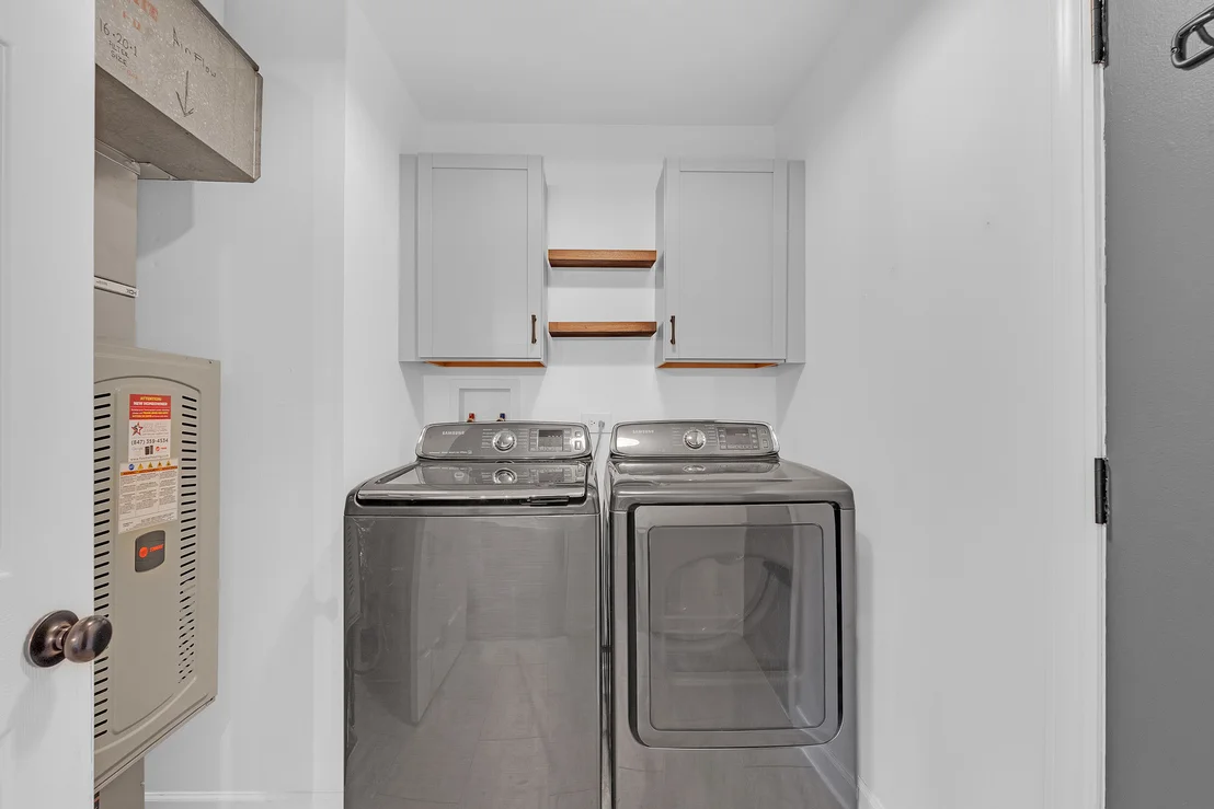 Photo of 1145 N Thackeray Drive