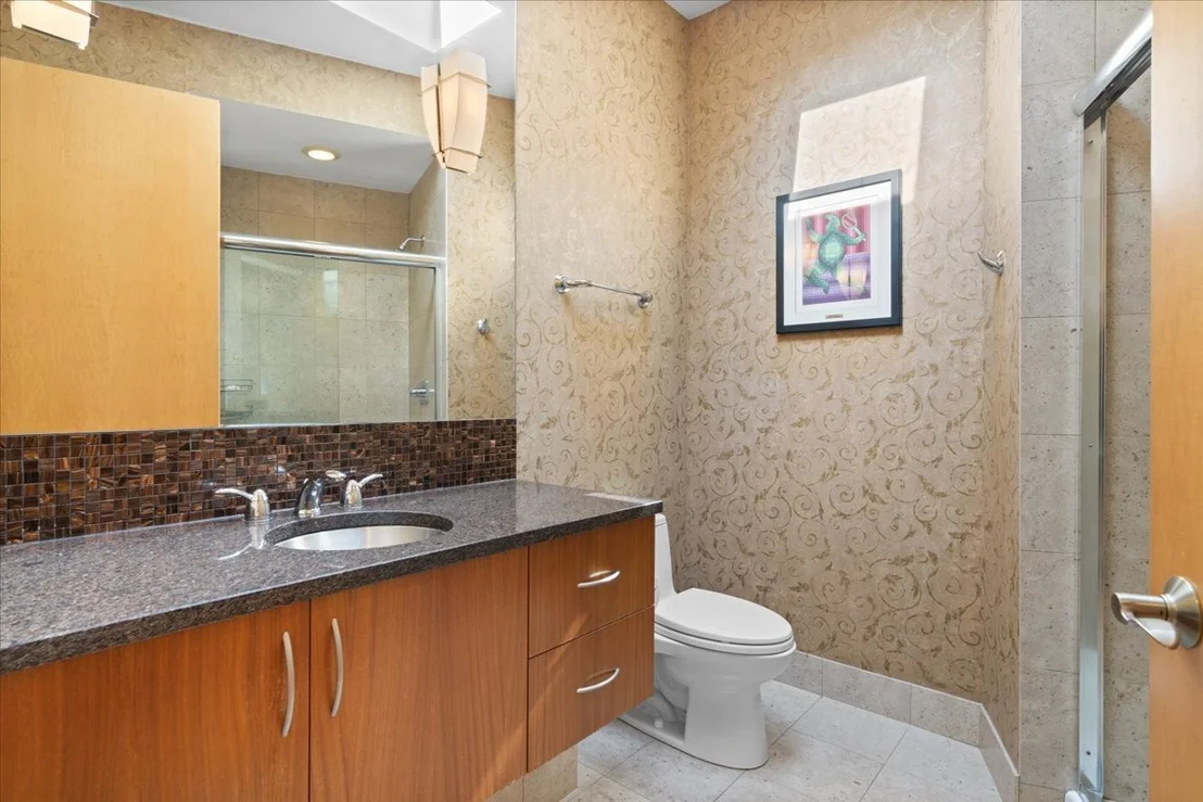 Photo of 930 W Wolfram Street
