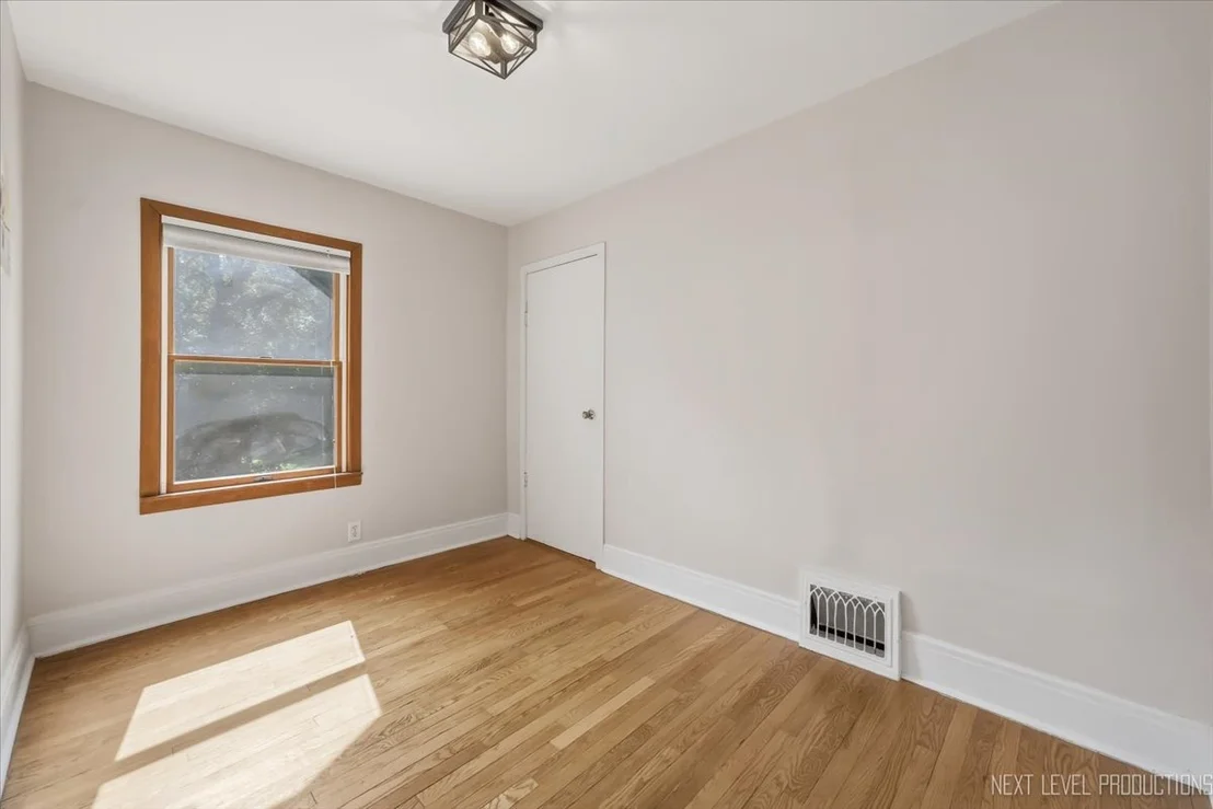 Photo of 32W183 Glos Street