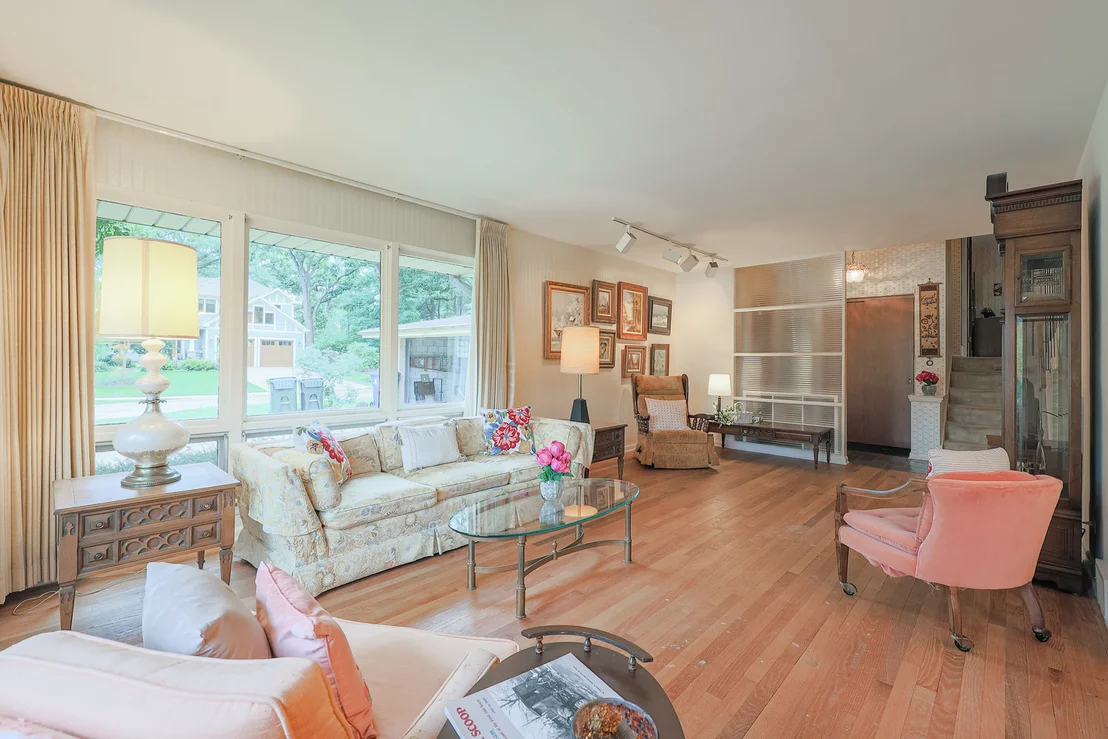 Photo of 853 Edgewater Drive